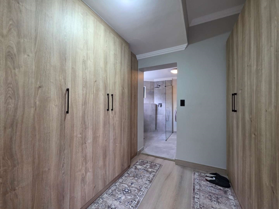 5 Bedroom Property for Sale in Plattekloof Western Cape